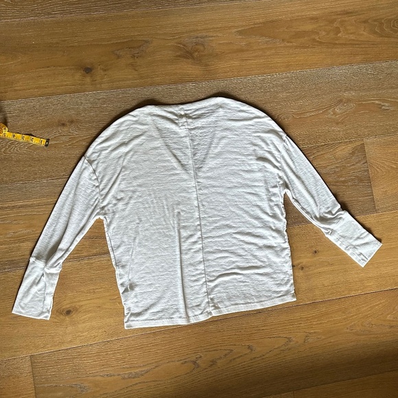 CHASER Loose Fitting V-neck Long Sleeve Top - Picture 9 of 9